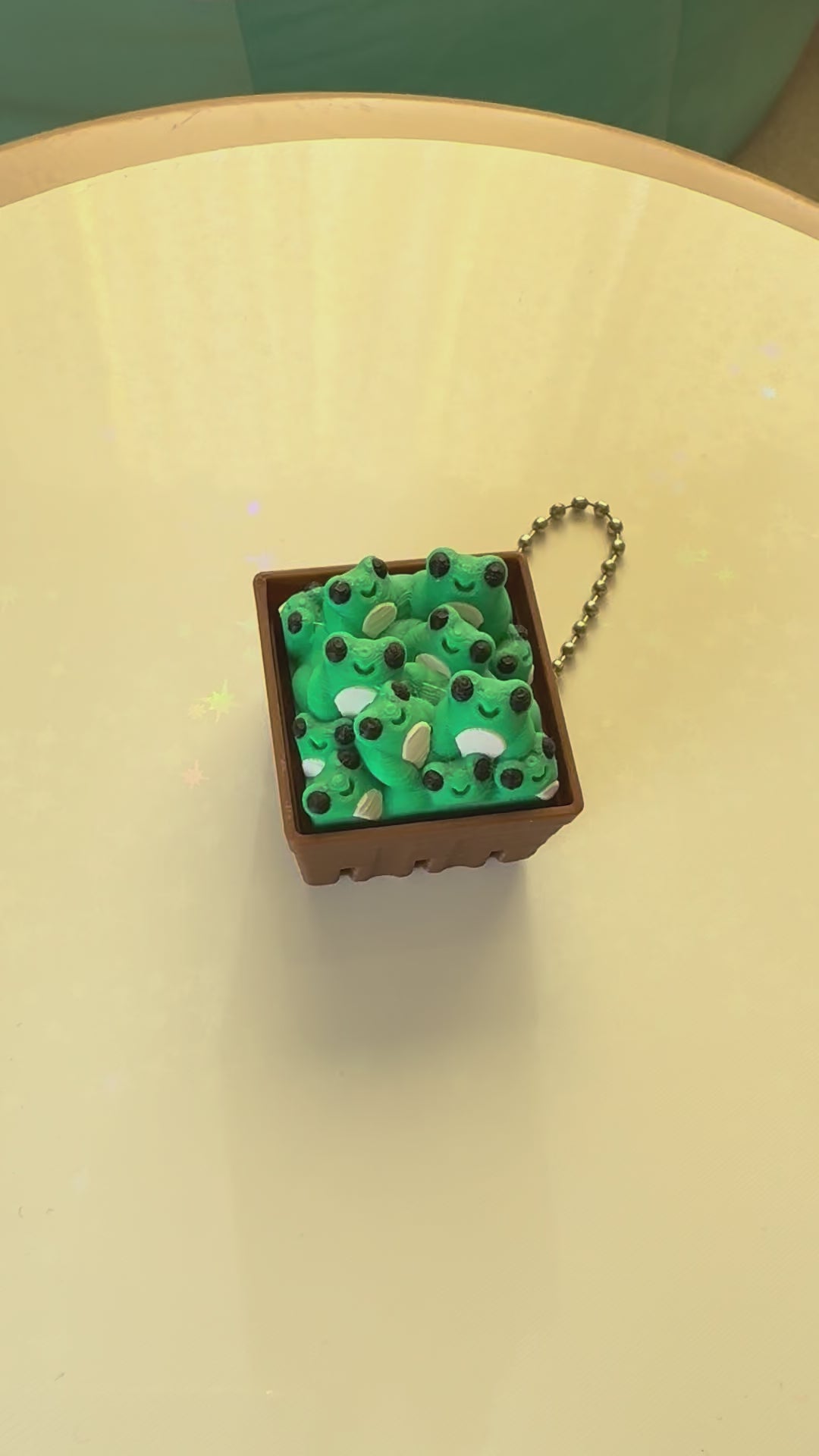Frog berry basket fidget clicker keychain 3D printed pastel green frogs